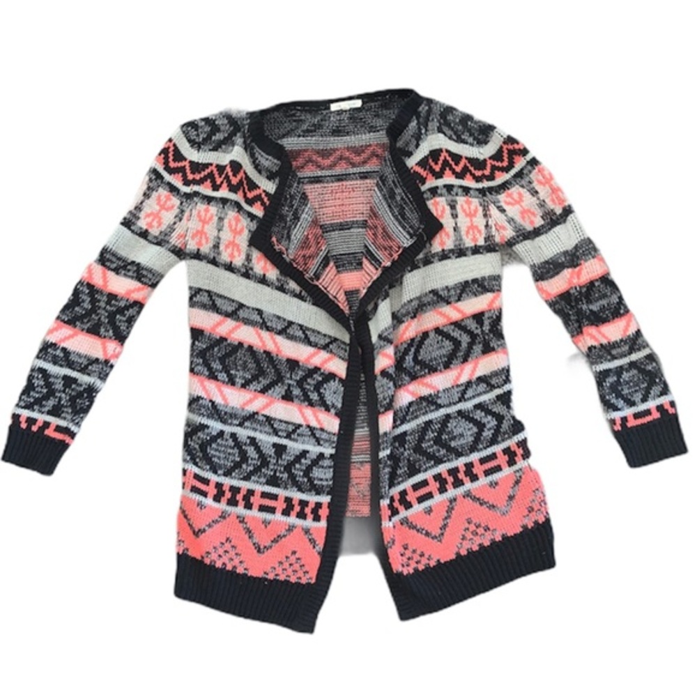 Vestique pink, black, and white sweater